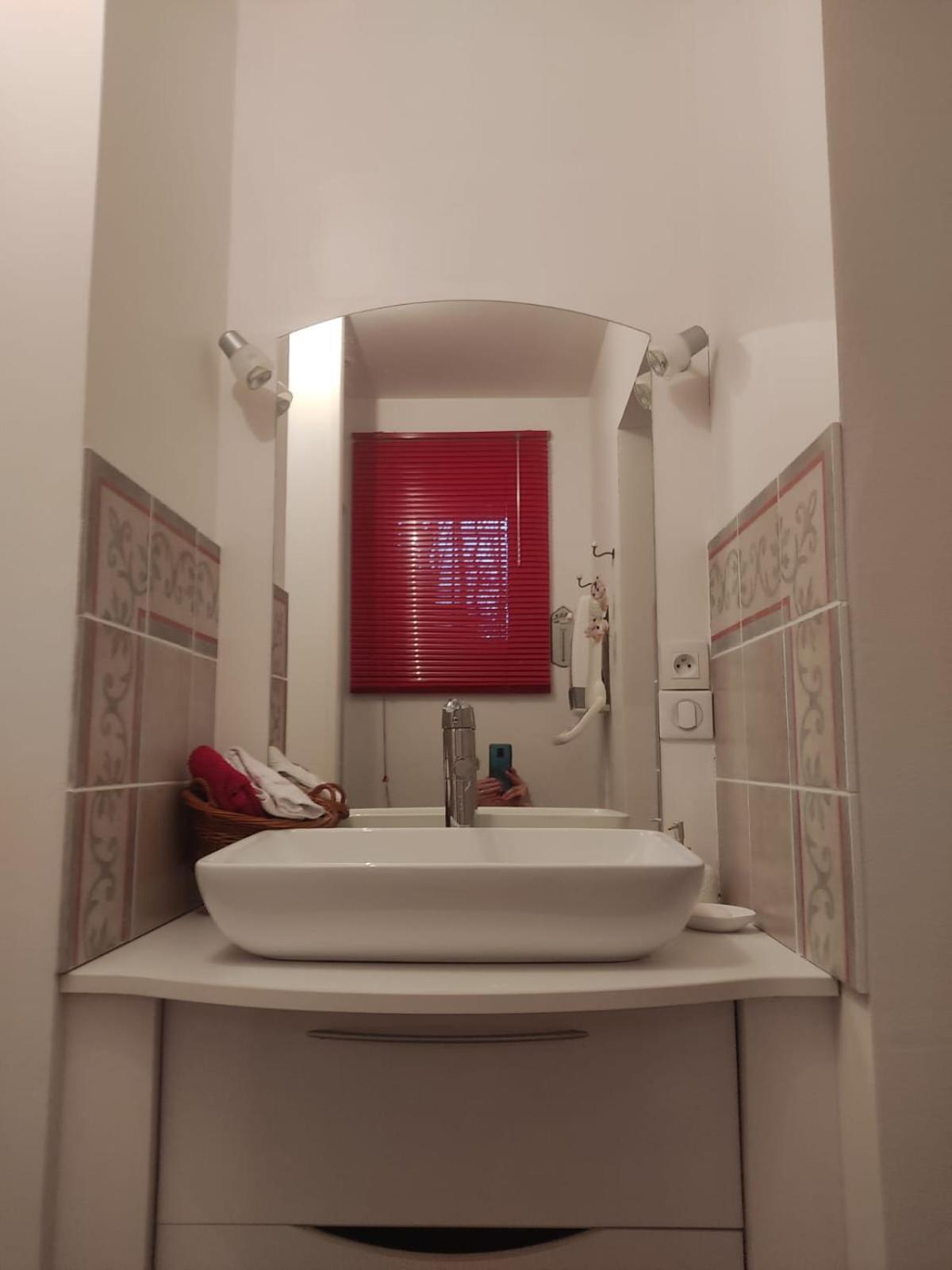 La Frenaie Bed & Breakfast Saint-Cyr-sur-le-Rhone ภายนอก รูปภาพ